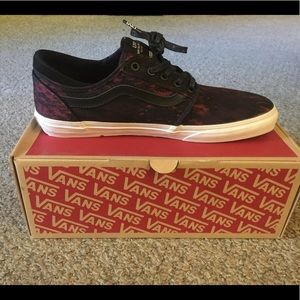 Black vans with red splatter, men’s vans